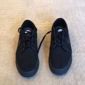 Black Nike Shoes